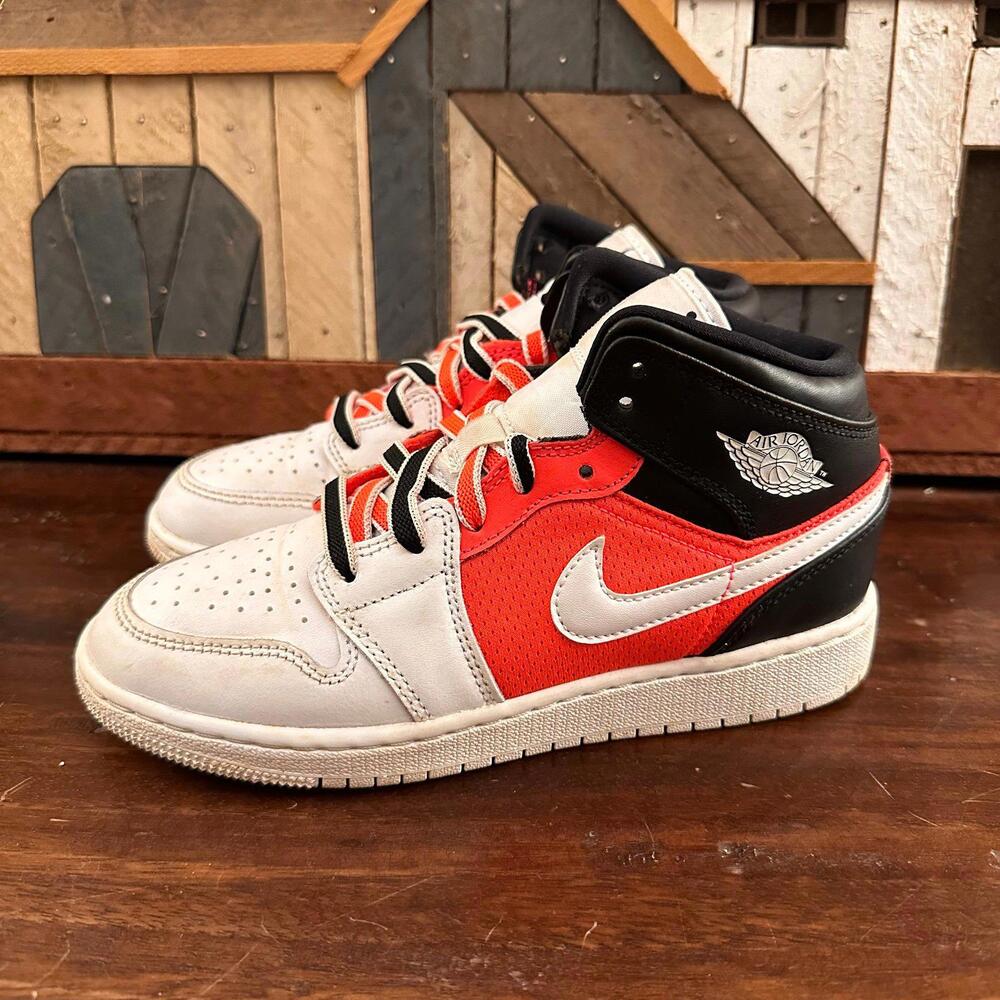 Jordan 1 Mid SE‎ GS "White Infrared" Sneakers 4Y